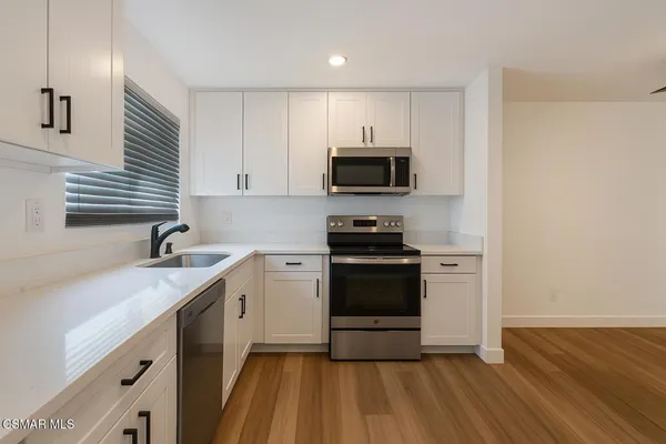 $3,250 | 399 Erbes Road, Unit 3, Thousand Oaks, CA 91362