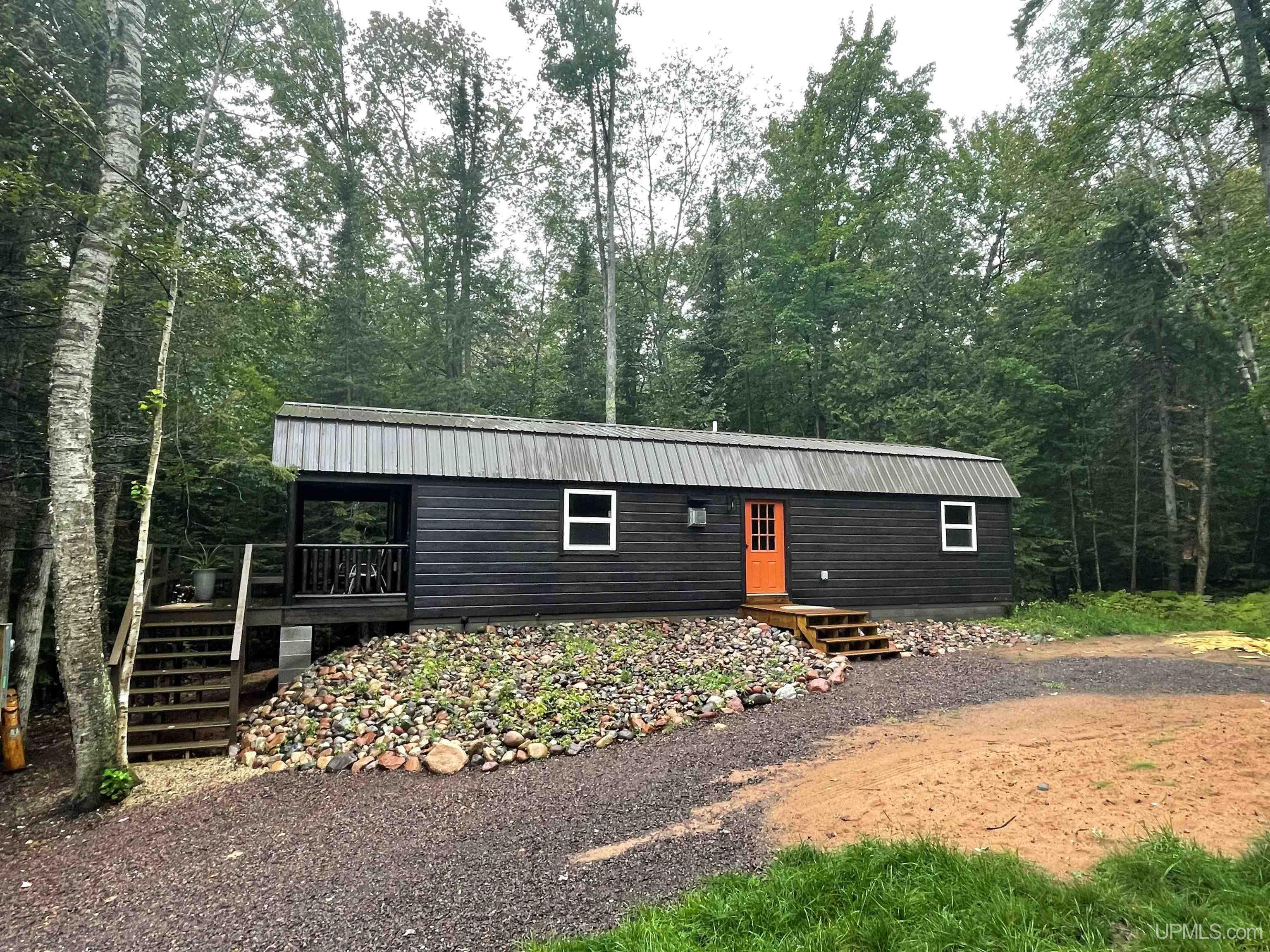 26950-26881 East Grosse Point Road Hancock, MI 49930 - Photo 1 of 23