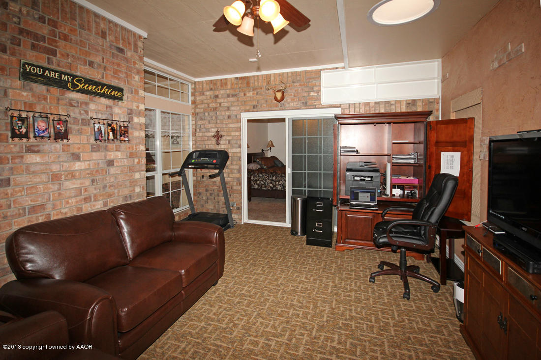 5408 Leo Lane Amarillo, TX 79110 - Photo 14 of 34 Sunroom