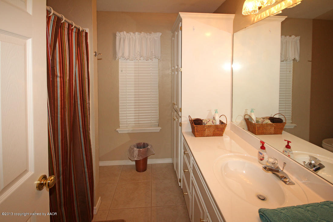 5408 Leo Lane Amarillo, TX 79110 - Photo 28 of 34 Bathroom
