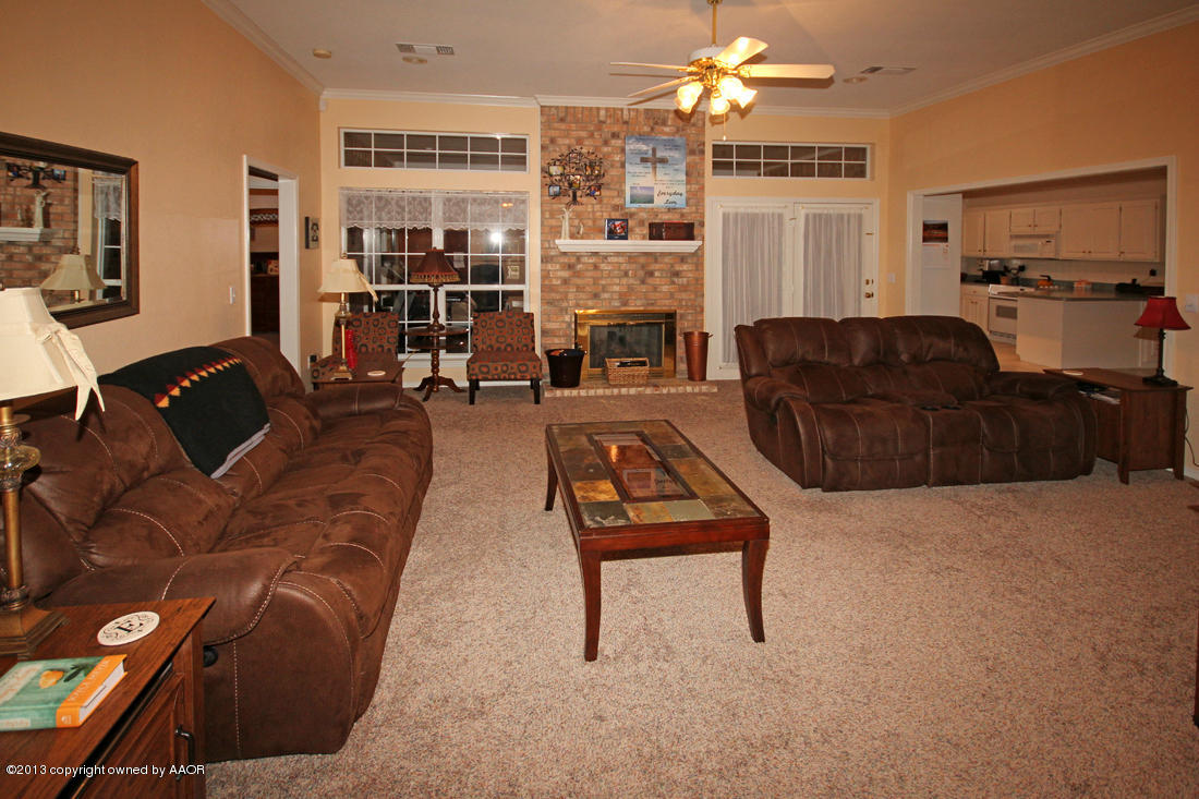5408 Leo Lane Amarillo, TX 79110 - Photo 6 of 34 Living Area