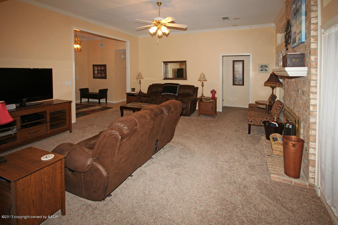 5408 Leo Lane Amarillo, TX 79110 - Photo 7 of 34 Living Area2