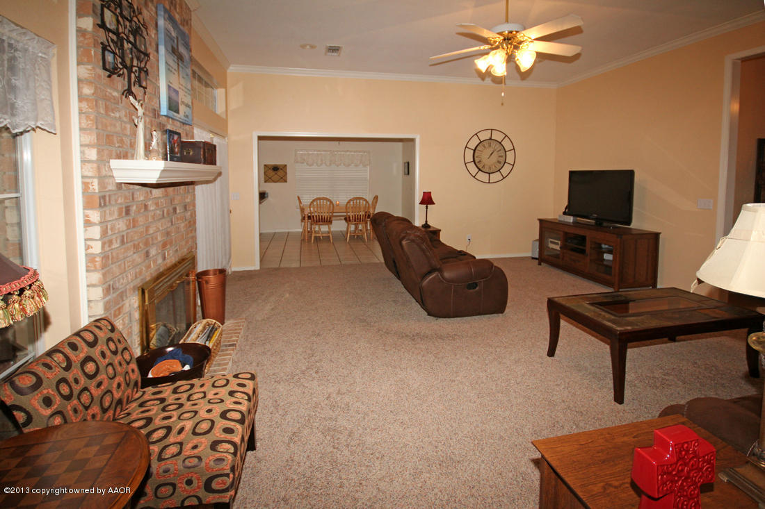 5408 Leo Lane Amarillo, TX 79110 - Photo 8 of 34 Living Area3