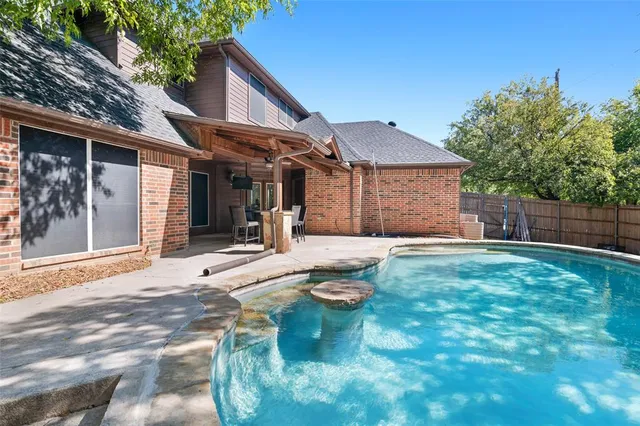 $444,000 | 334 Lakecrest Drive, Lakewood Village, TX 75068