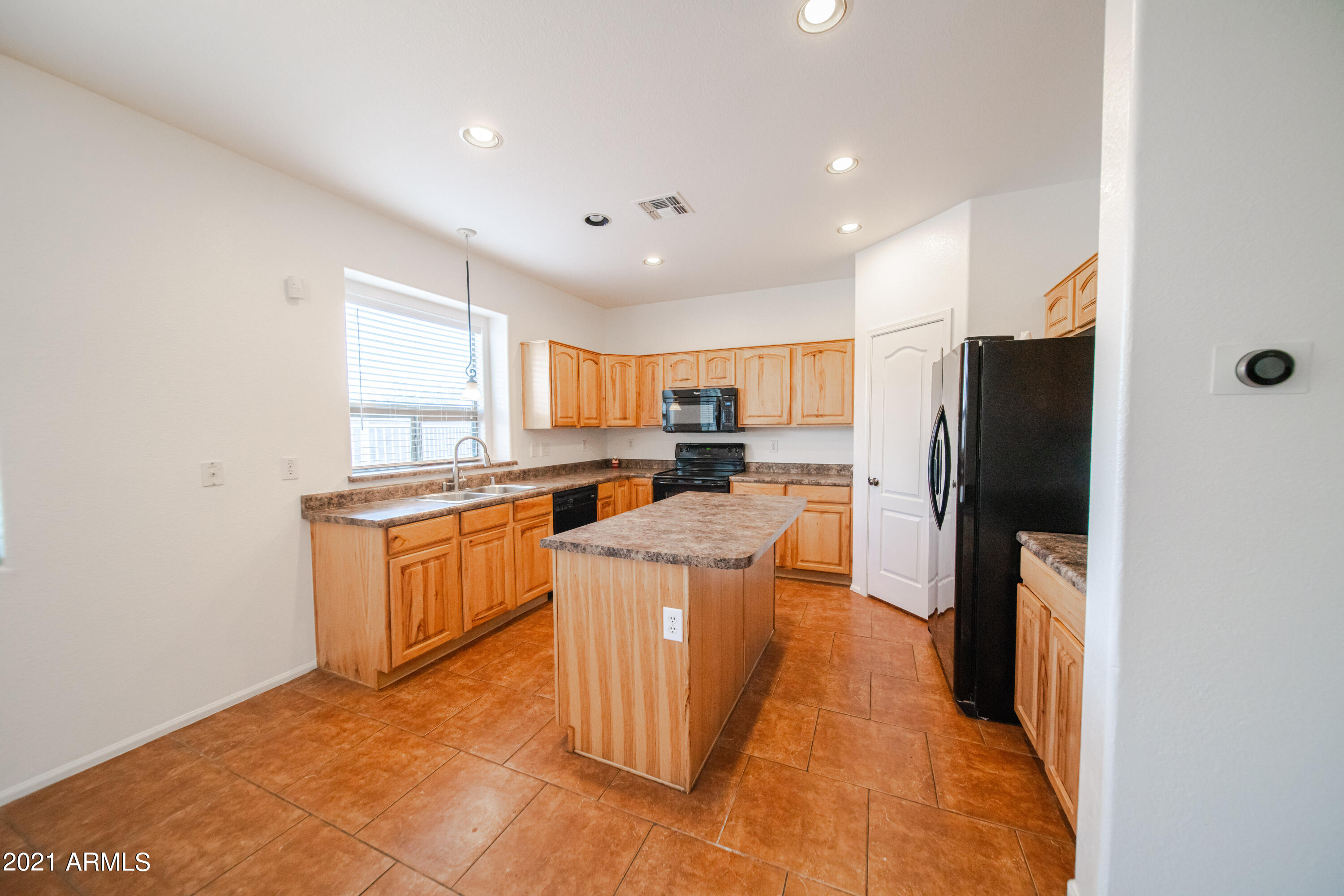 2249 West Roy Rogers Road Phoenix, AZ 85085 - Photo 17 of 38 2249RoyRodgers-12
