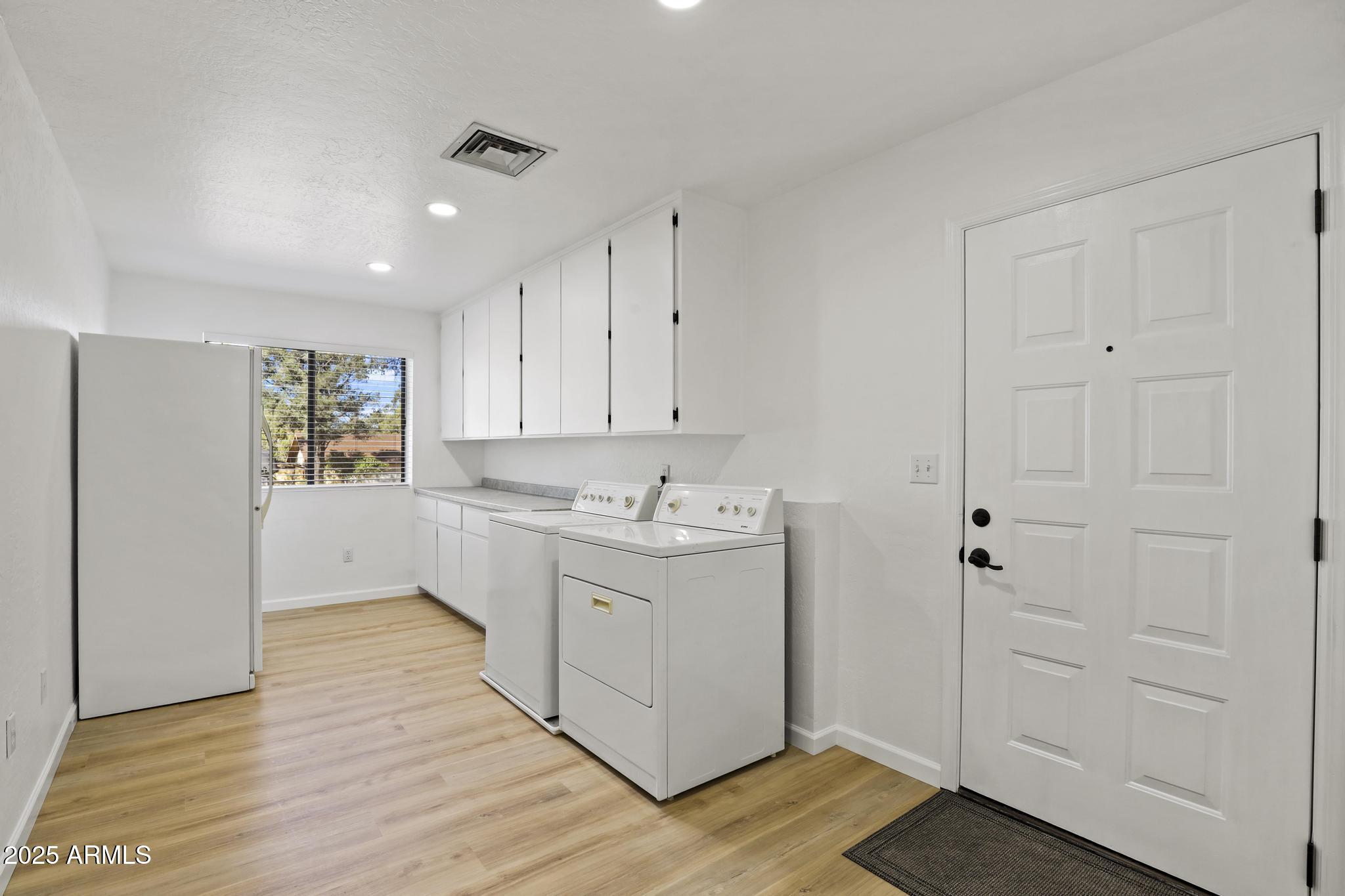 625 East Coronado Way Payson, AZ 85541 - Photo 19 of 25 a view of a kitchen with cabinets