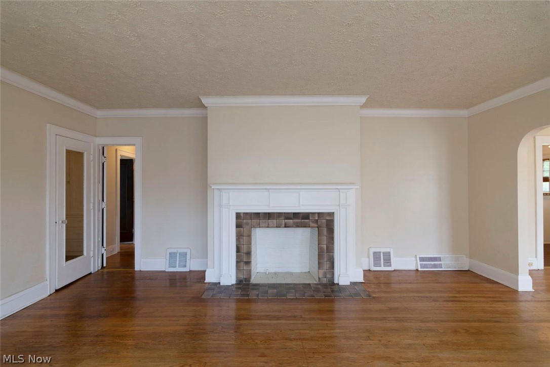 3354 Ashby Road Cleveland, OH 44120 - Photo 5 of 35 Bottom unit living room