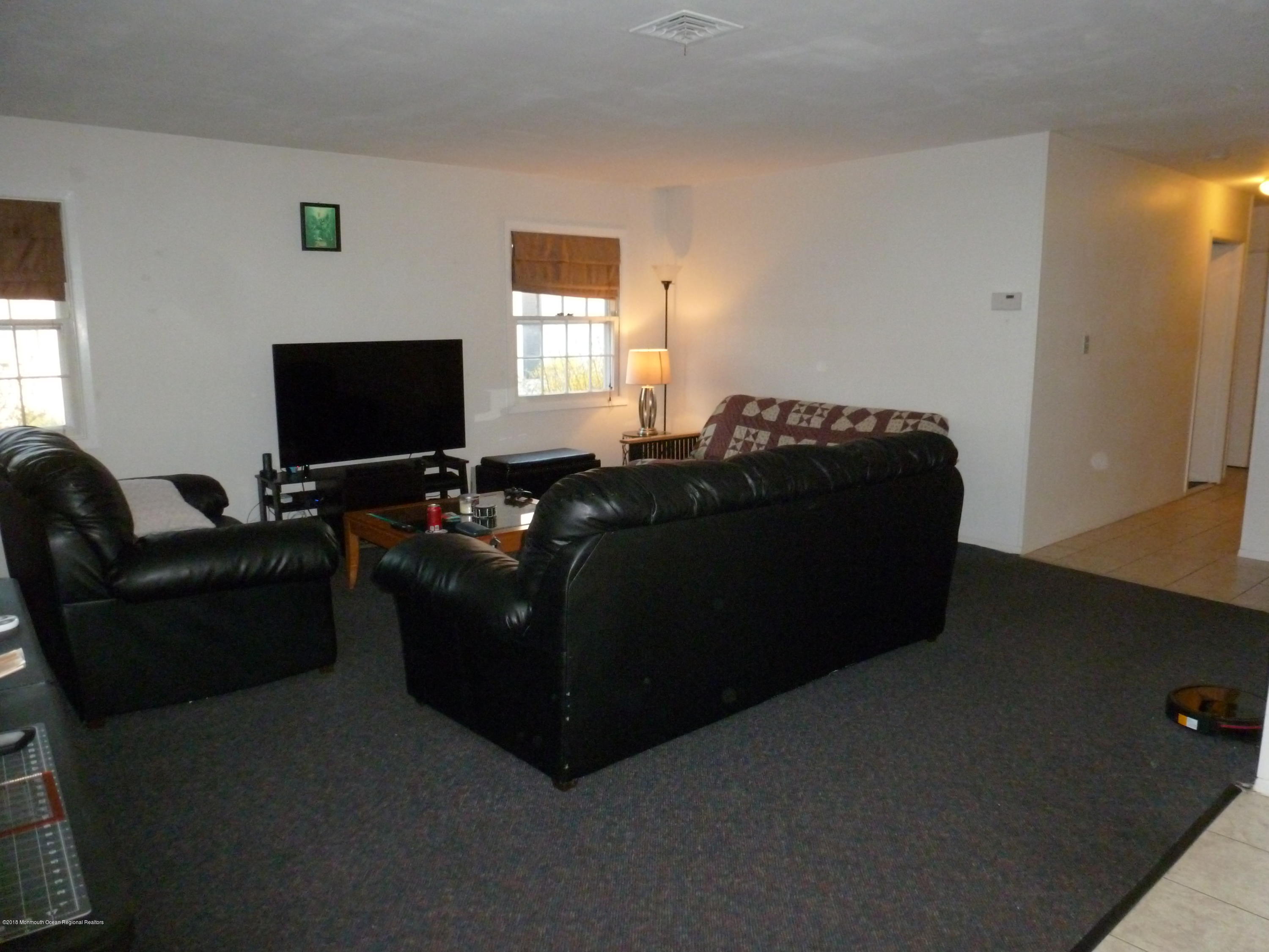 363 Lloyd Road Aberdeen, NJ 07747 - Photo 9 of 17 Living Room