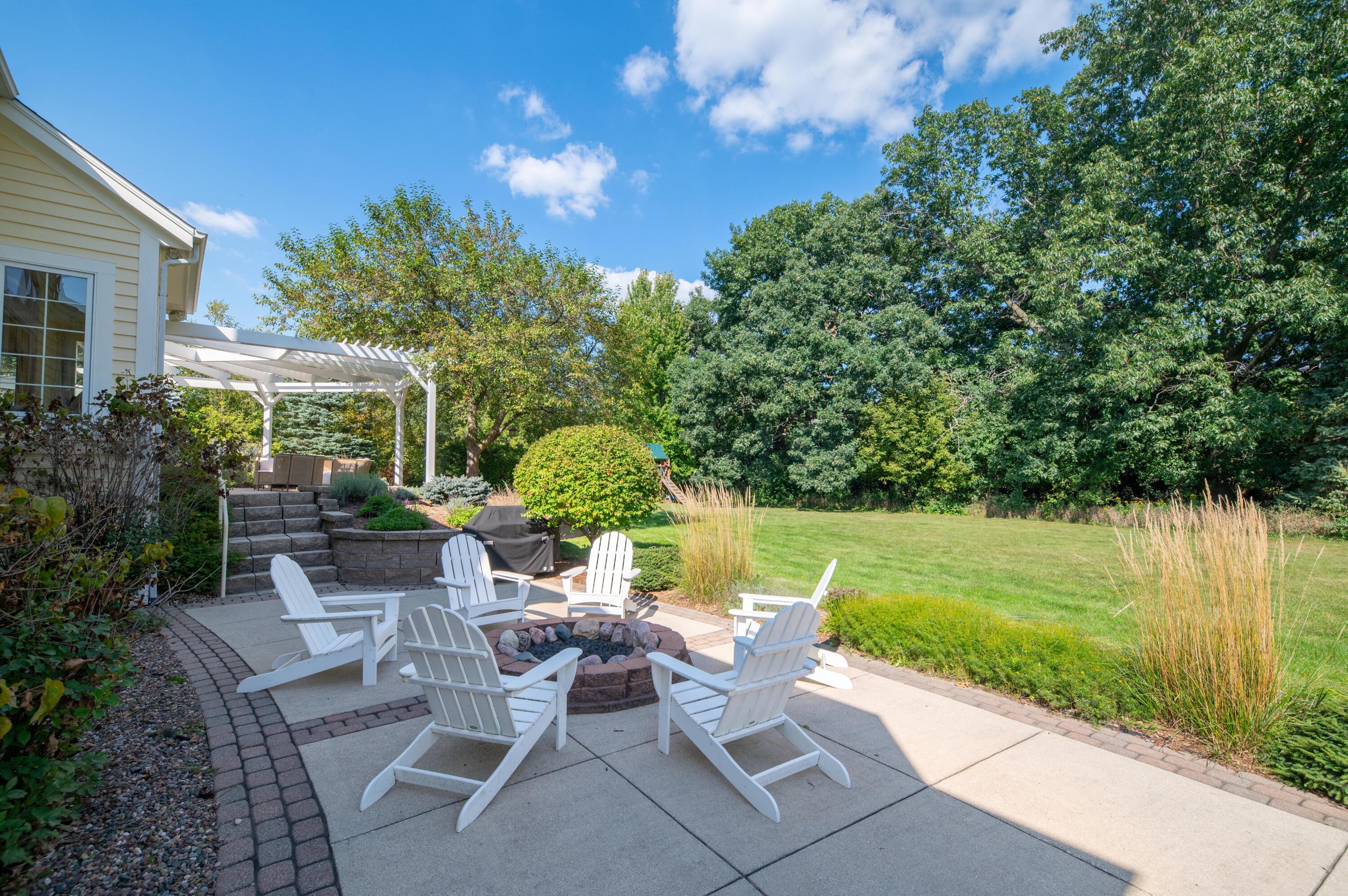 261 Steeple Pointe Circle Delafield, WI 53018 - Photo 24 of 70 Smore time!