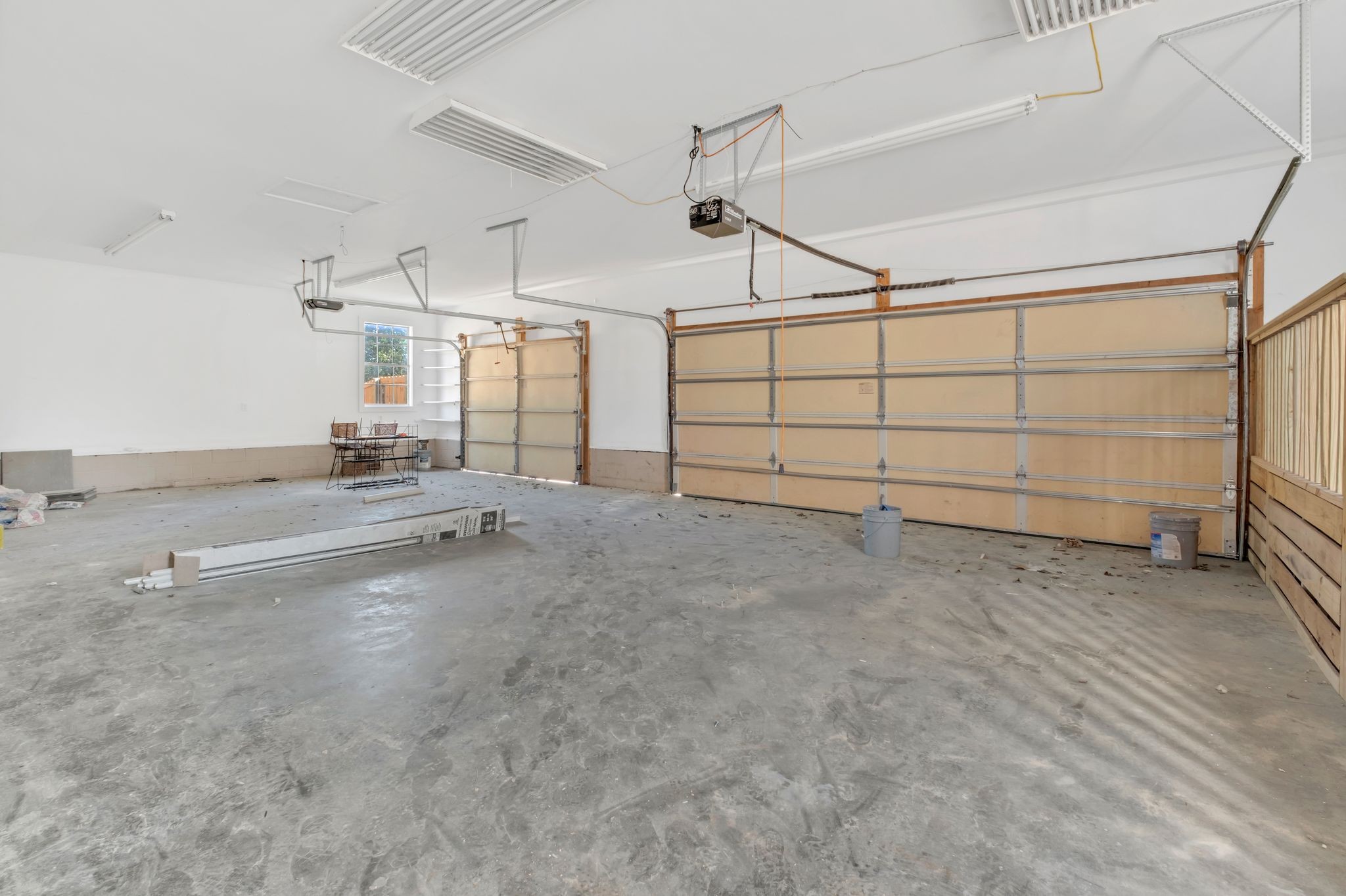 568 West Campbell Road Goodlettsville, TN 37072 - Photo 21 of 27 a view of a garage