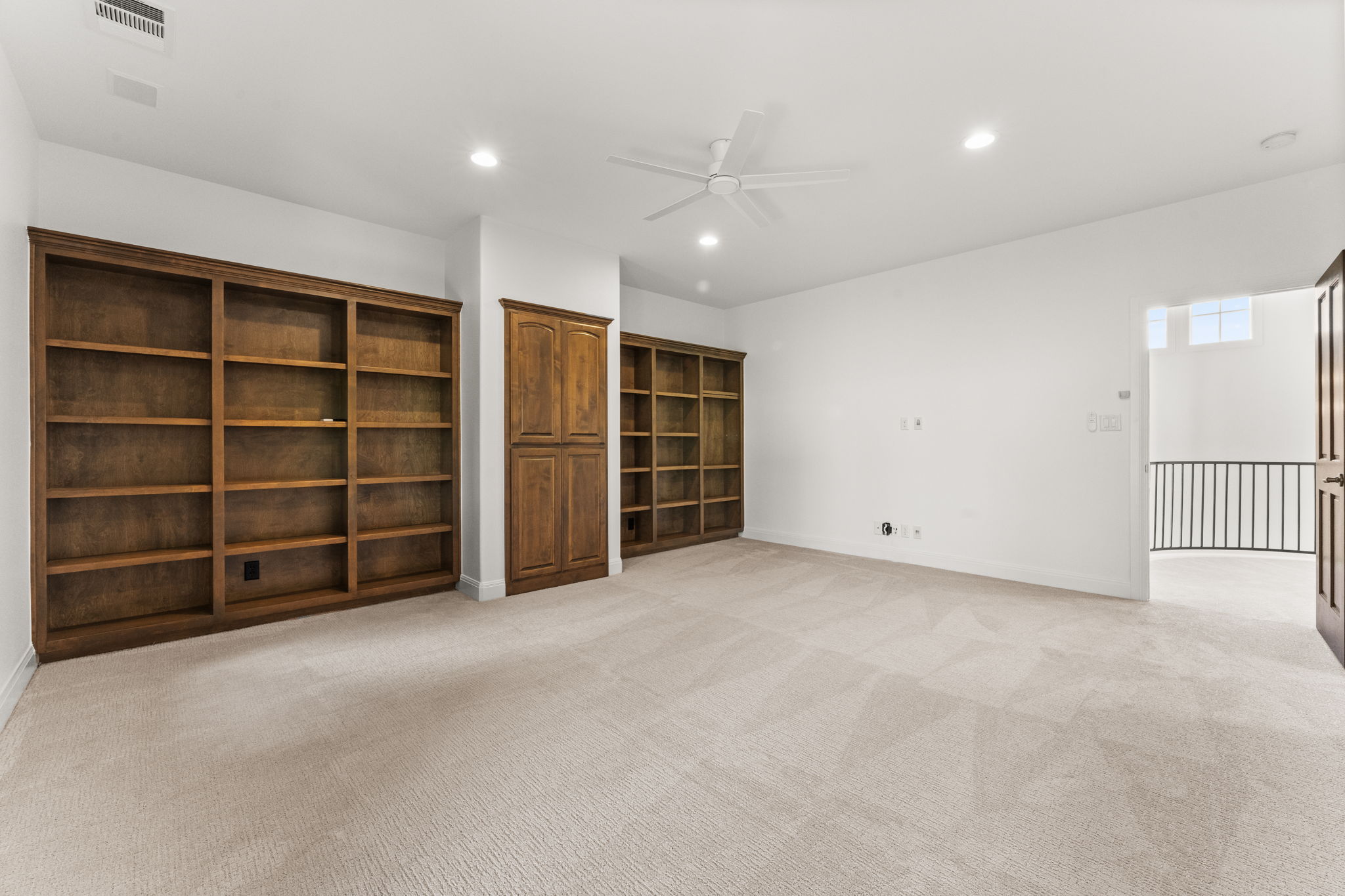 15 Borello Drive Austin, TX 78738 - Photo 21 of 36 a view of an empty room with a cabinet and mirrors
