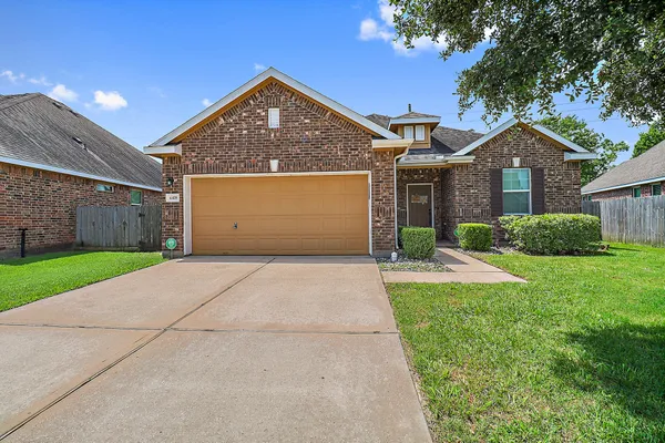 $289,900 | 4418 Legends Bay Drive, Baytown, TX 77523