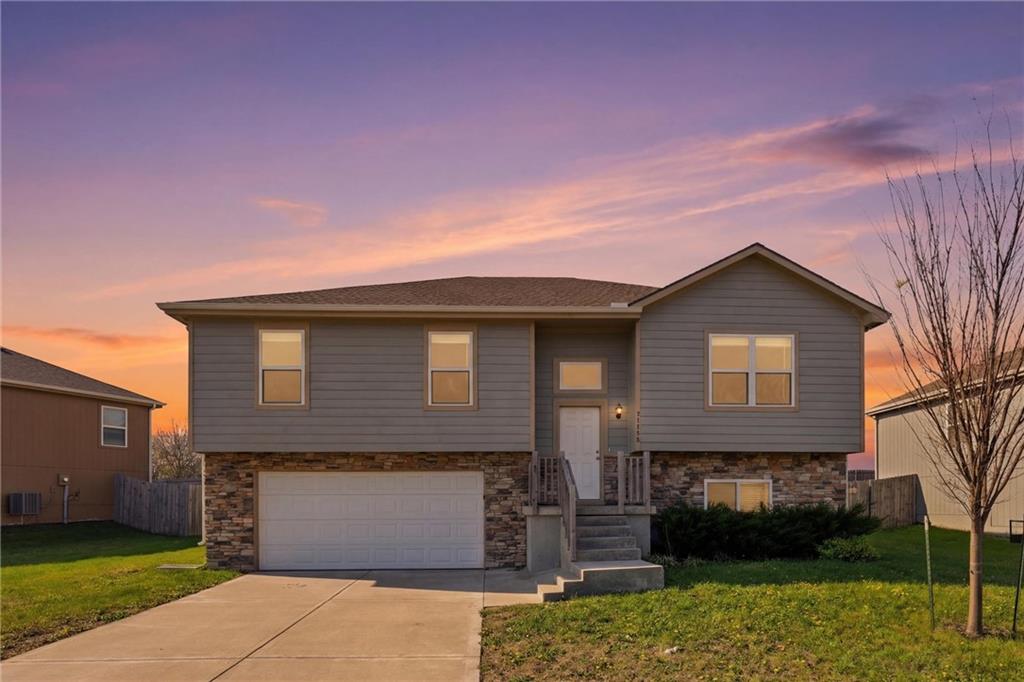 21285 West 219th Street Spring Hill, KS 66083 - Photo 2 of 34