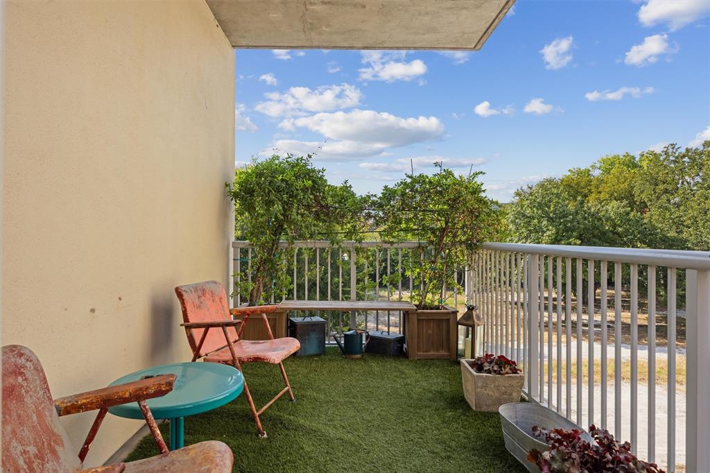 1600 Barton Springs Road, Unit 5301 Austin, TX 78704 - Photo 9 of 19 View of balcony
