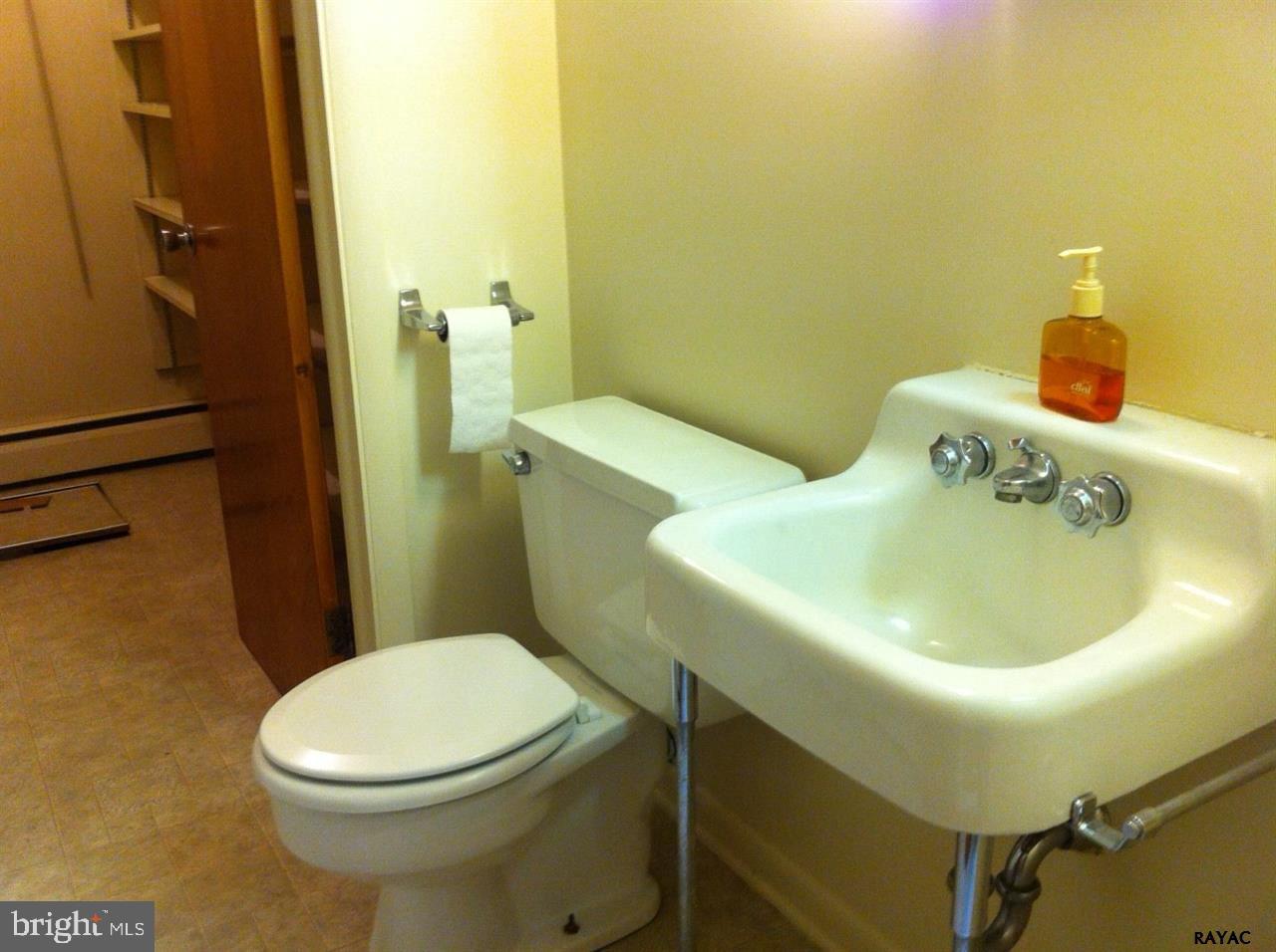 2045 Greenbriar Road York, PA 17404 - Photo 13 of 14 Gallery Image 13