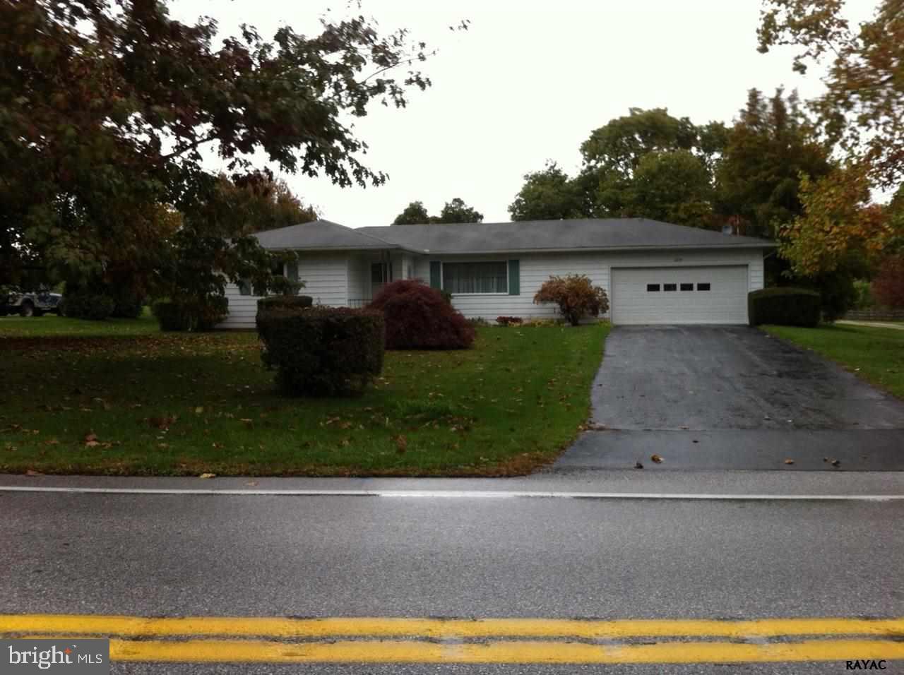 2045 Greenbriar Road York, PA 17404 - Photo 3 of 14 Gallery Image 3
