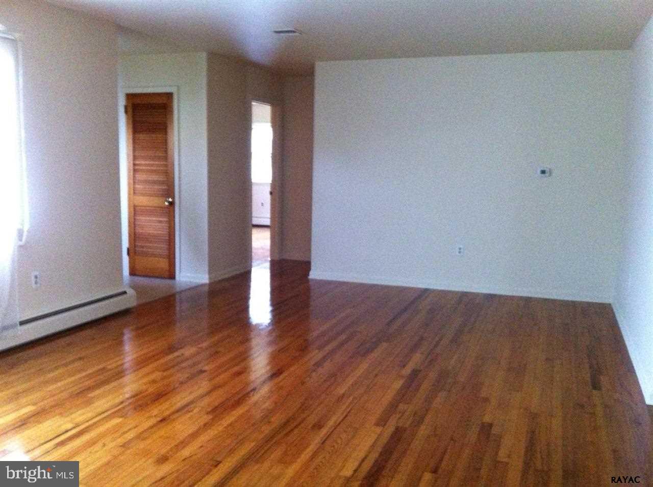 2045 Greenbriar Road York, PA 17404 - Photo 4 of 14 Gallery Image 4