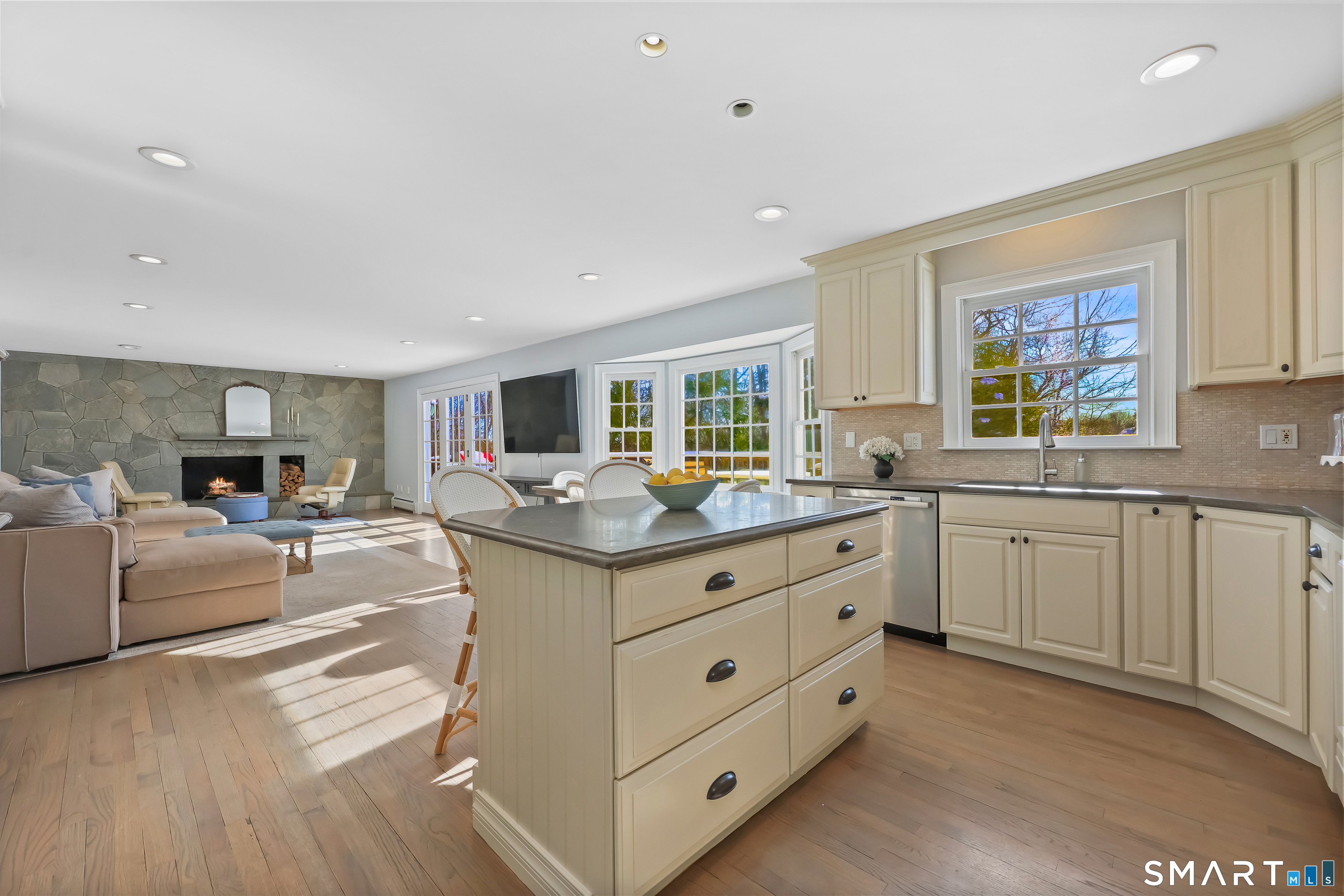 191 Mountain Wood Road Stamford, CT 06903 - Photo 11 of 38