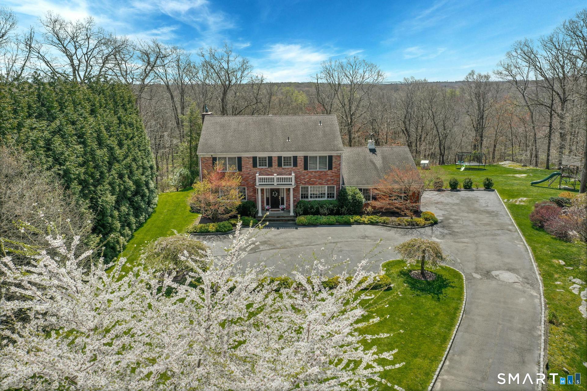 191 Mountain Wood Road Stamford, CT 06903 - Photo 2 of 38