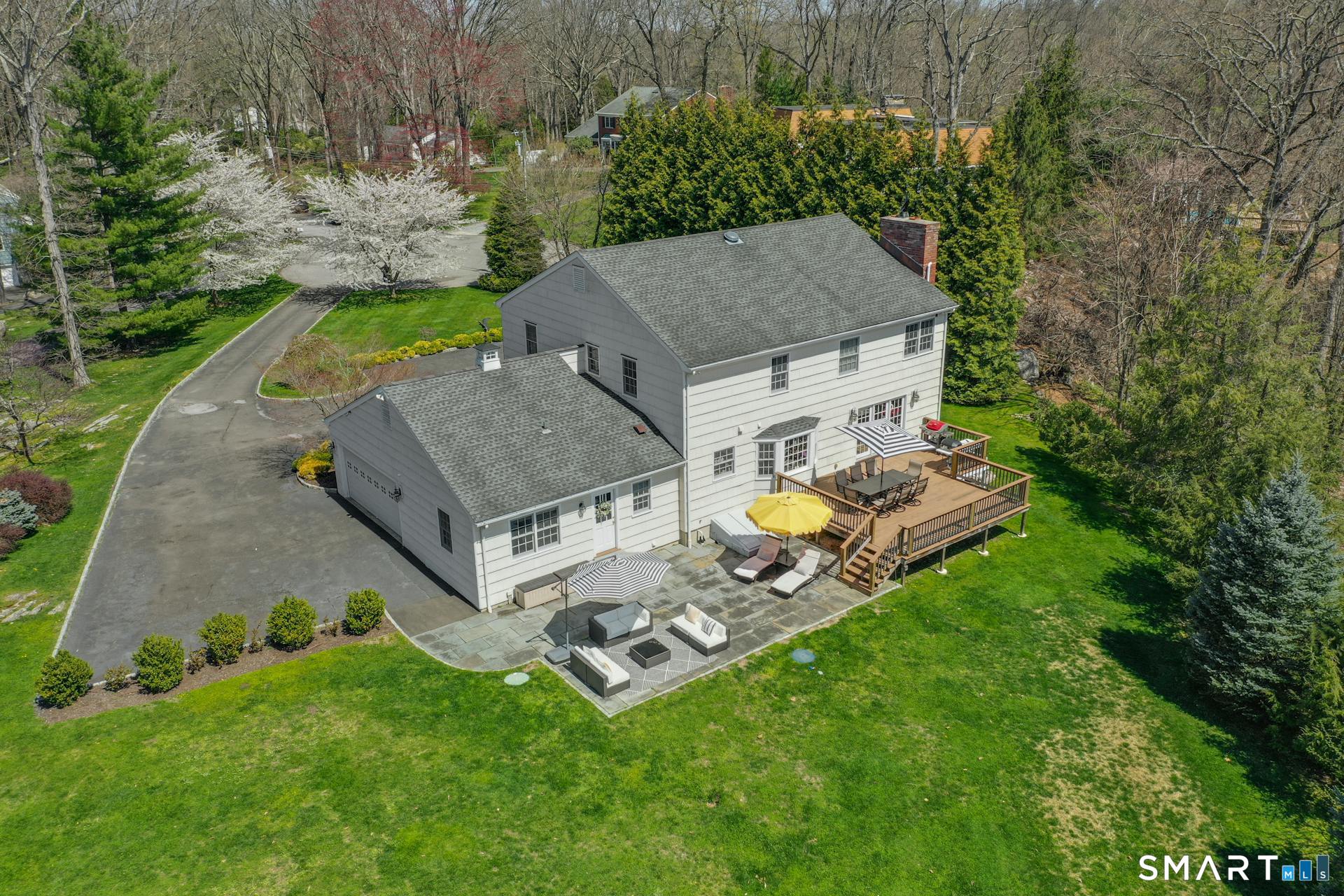 191 Mountain Wood Road Stamford, CT 06903 - Photo 3 of 38