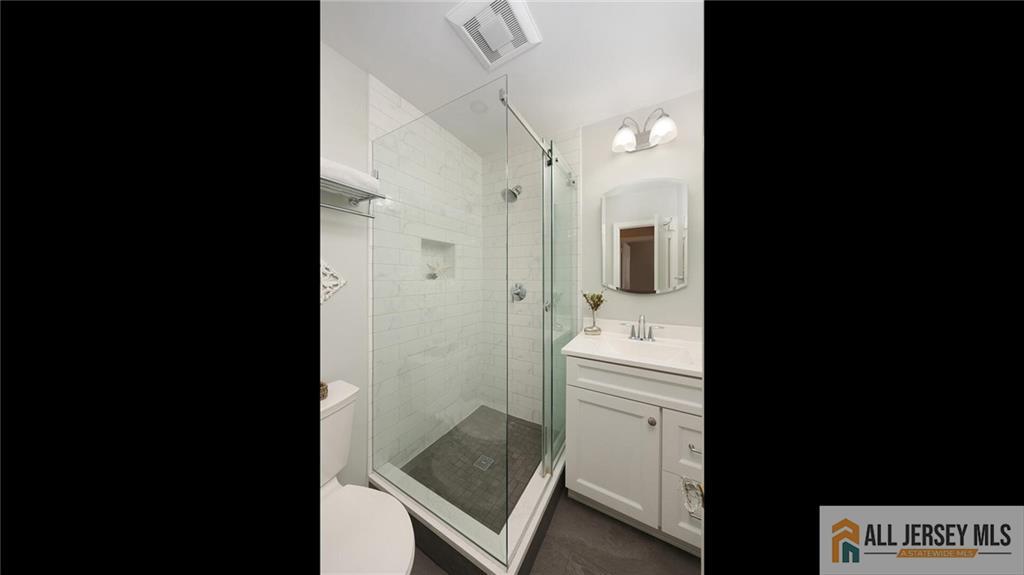 333 Melrose Avenue Middlesex, NJ 08846 - Photo 20 of 36 a bathroom with a granite countertop sink and mirror with bathtub