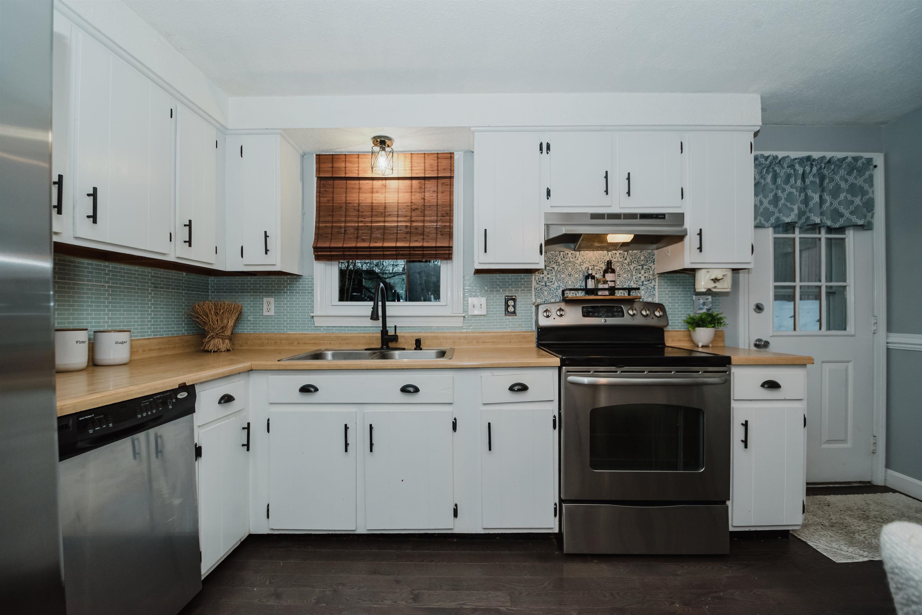 81 Theophile Street Manchester, NH 03102 - Photo 12 of 35