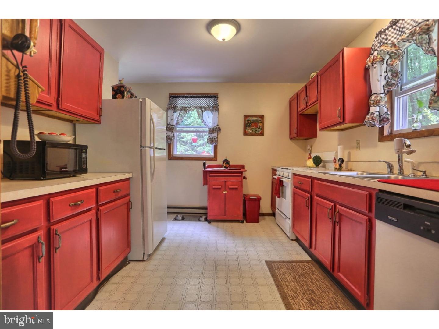 160 Quaker Hill Road Morgantown, PA 19543 - Photo 8 of 25 Kitchen