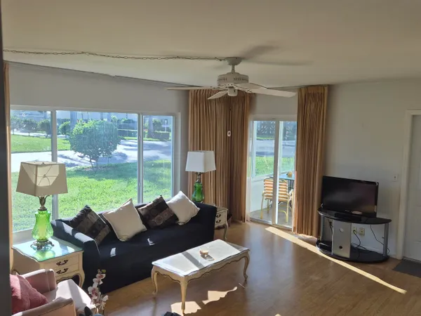 $1,700 | Undisclosed Address, Boynton Beach, FL 33435