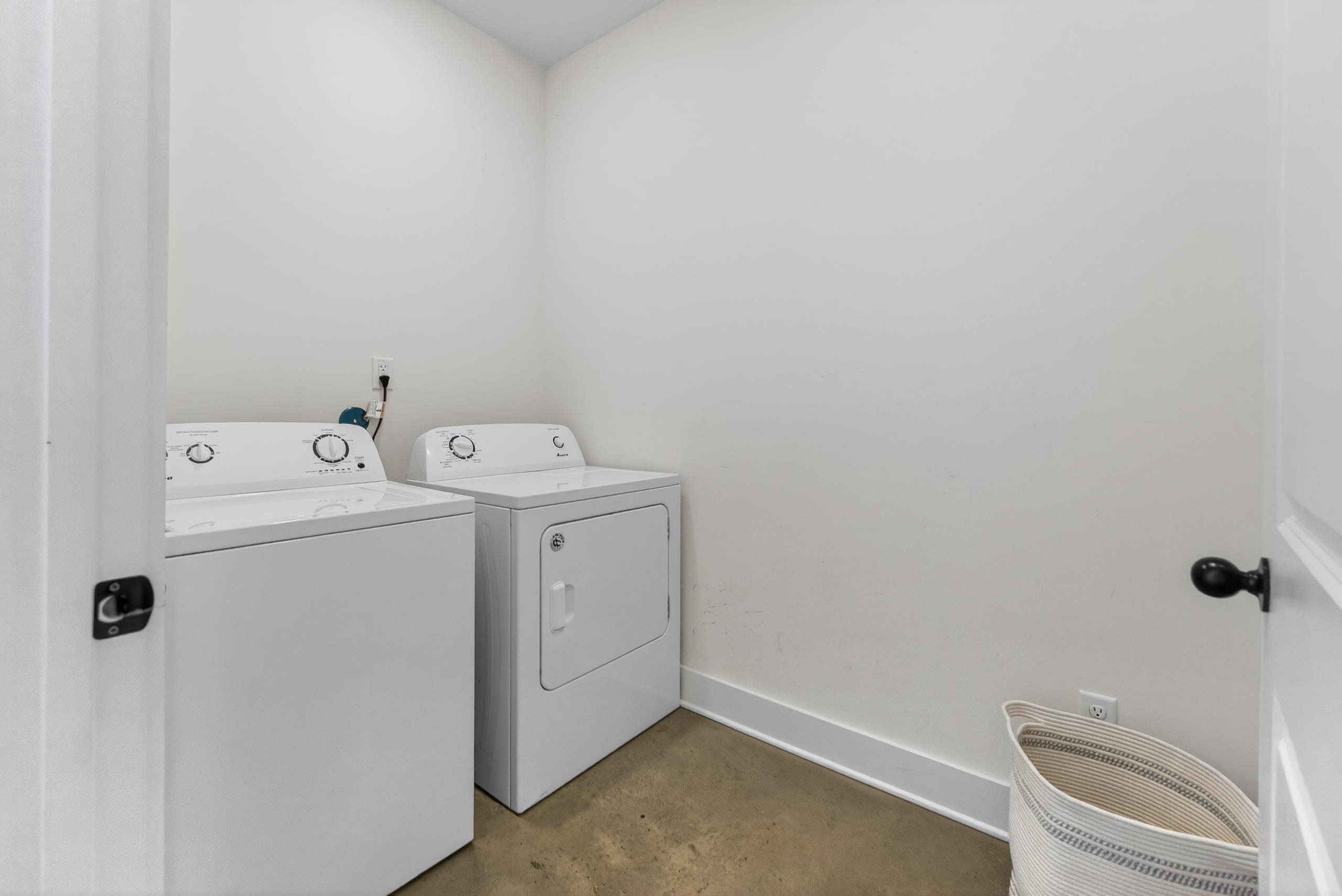 668 Hawthorne Street Memphis, TN 38107 - Photo 24 of 24 Laundry room featuring concrete floors and independent washer and dryer