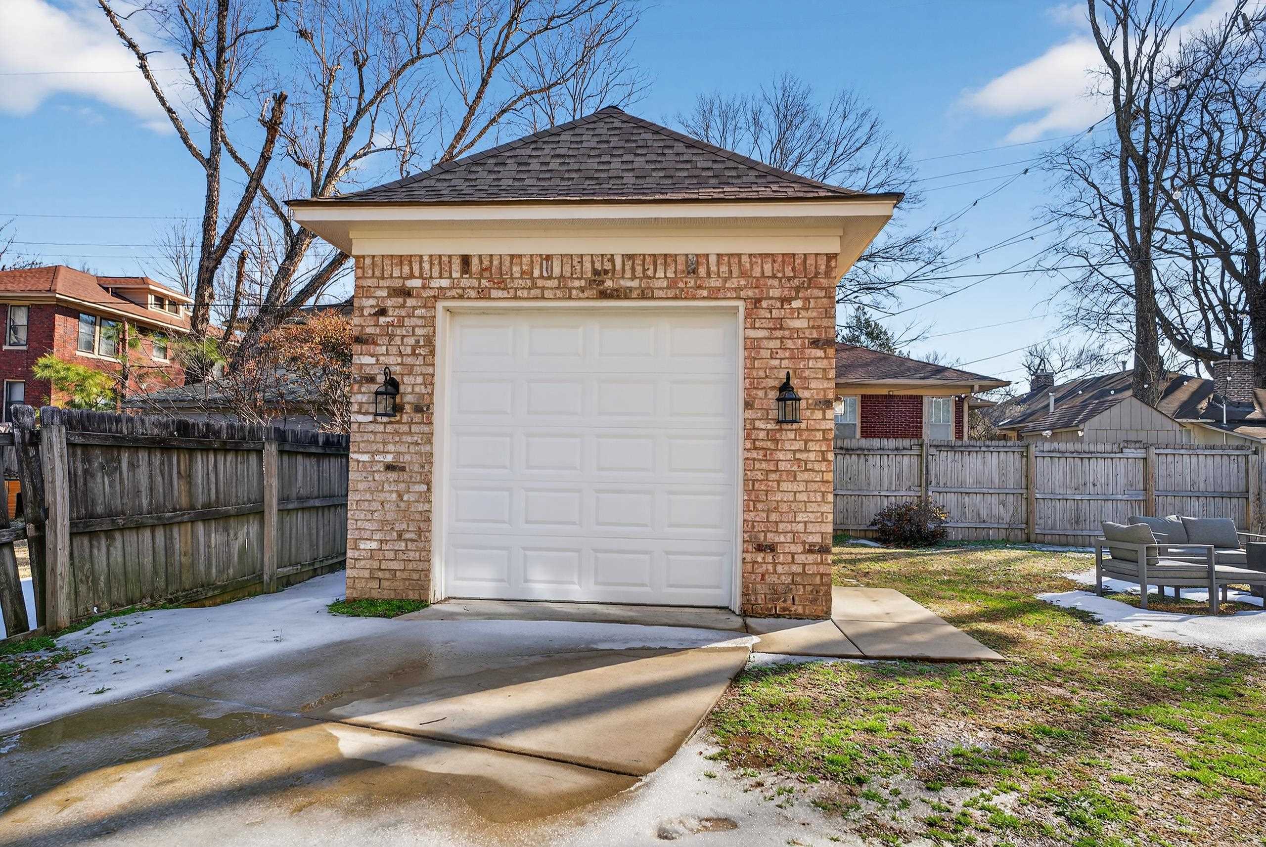 668 Hawthorne Street Memphis, TN 38107 - Photo 5 of 24 Garage featuring driveway