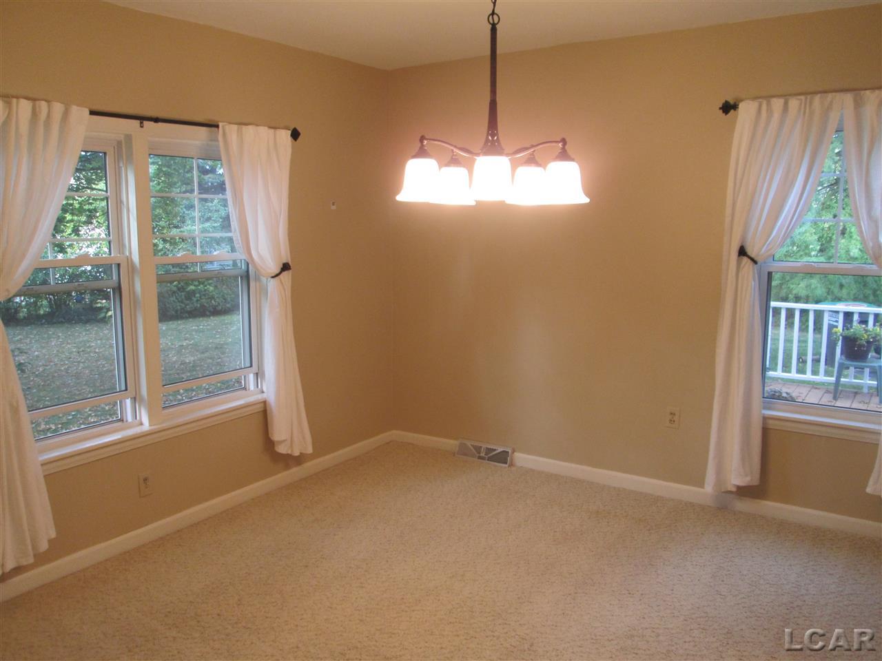 735 Springbrook Avenue Adrian, MI 49221 - Photo 9 of 26 31341842-8.JPG