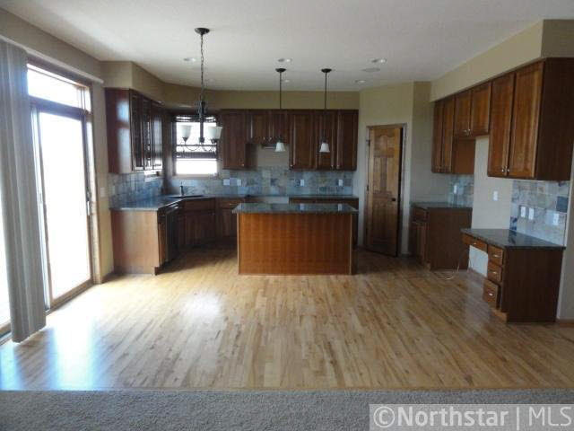 7716 Ridgeview Way Chanhassen, MN 55317 - Photo 2 of 11