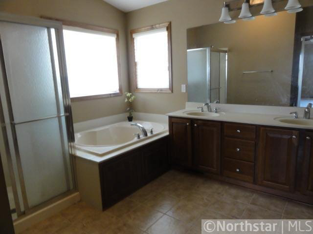 7716 Ridgeview Way Chanhassen, MN 55317 - Photo 9 of 11