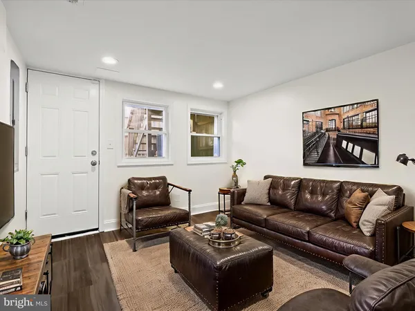 $2,200 | 404 North Robinson Street, Baltimore, MD 21224