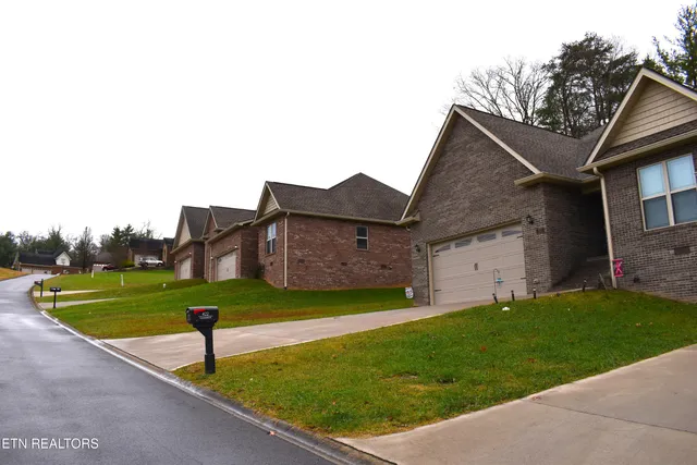 $369,900 | 420 Cromwe Street, Harrogate, TN 37752