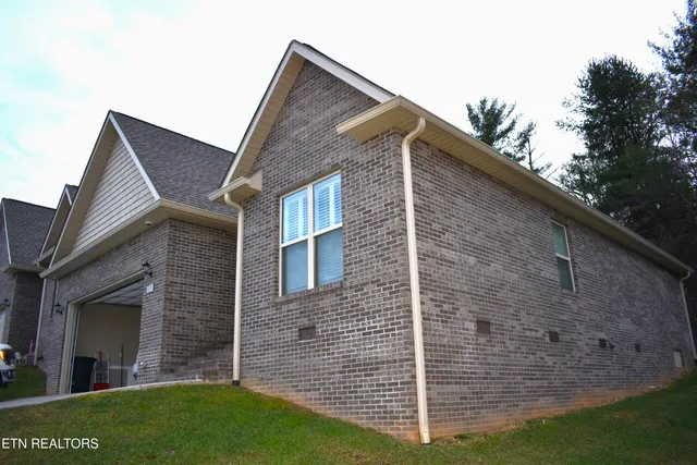 $369,900 | 420 Cromwe Street, Harrogate, TN 37752