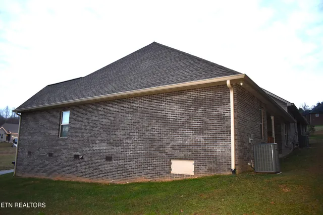 $369,900 | 420 Cromwe Street, Harrogate, TN 37752
