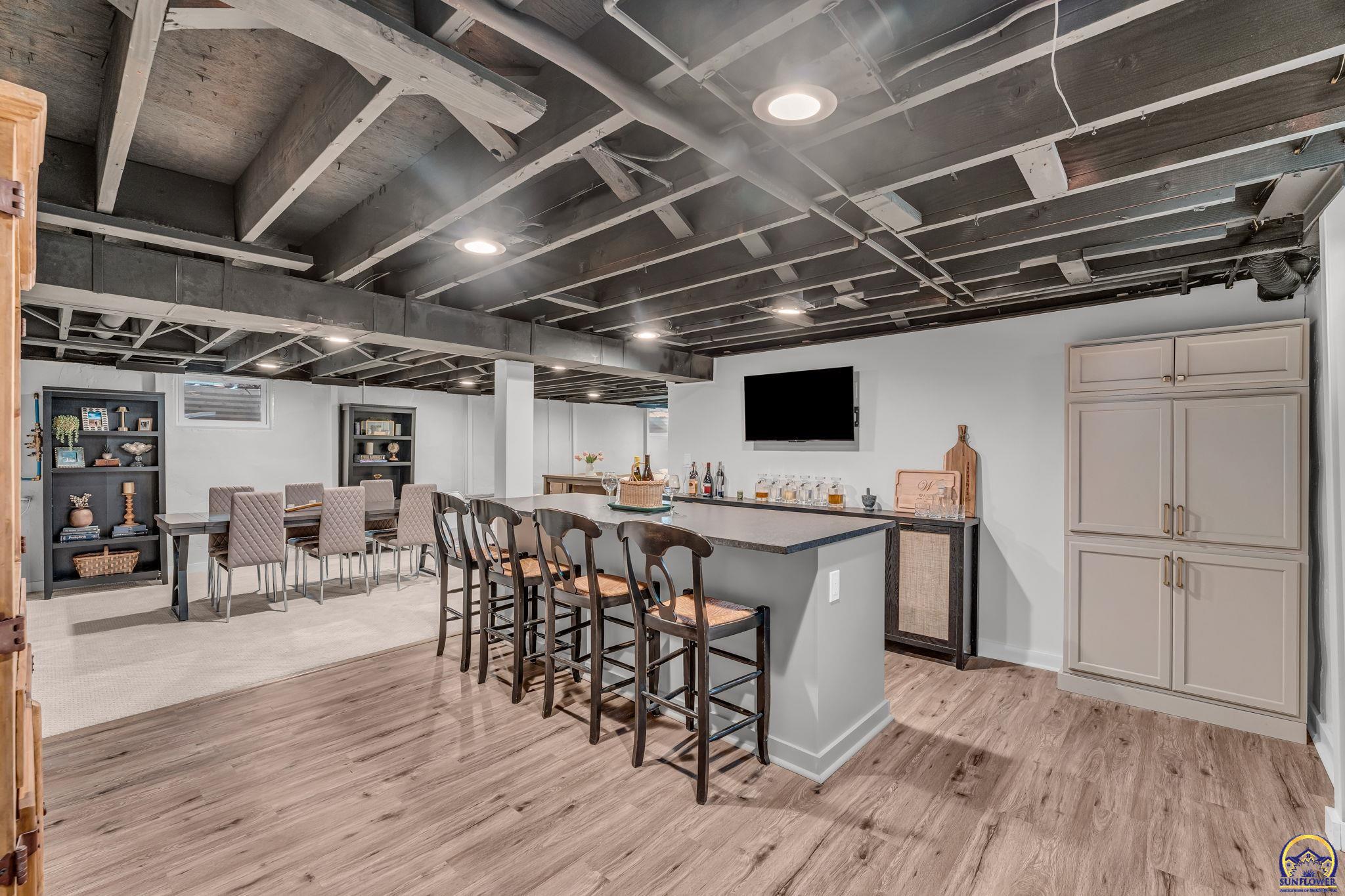 7609 Russell Street Prairie Village, KS 66208 - Photo 12 of 43