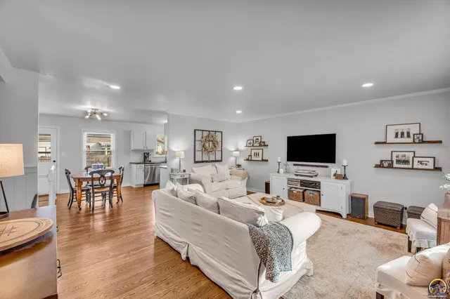 $479,900 | 7609 Russell Street, Prairie Village, KS 66208