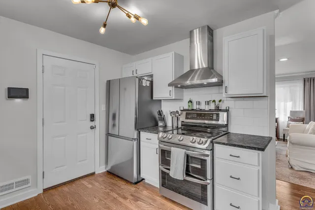 $479,900 | 7609 Russell Street, Prairie Village, KS 66208