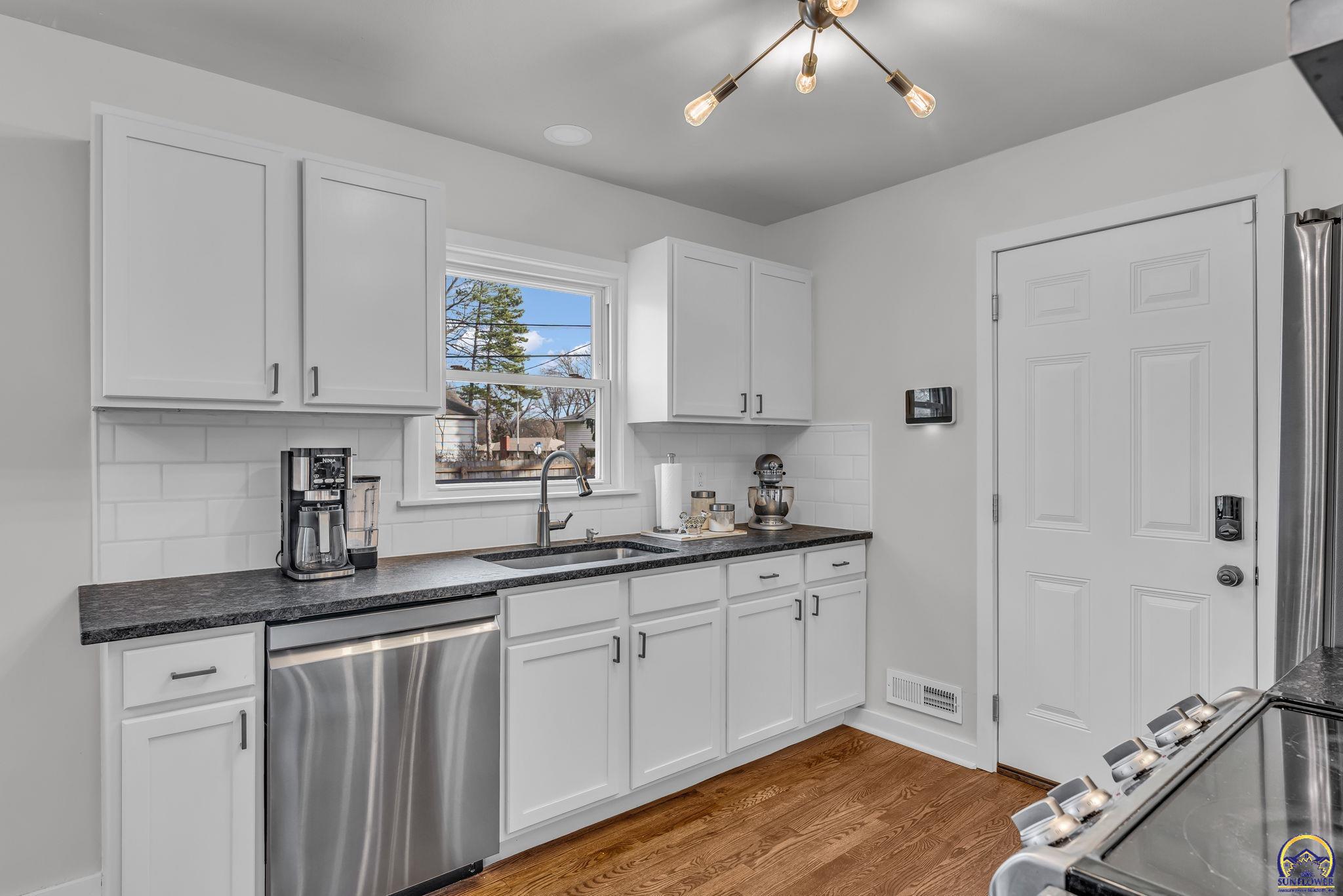 7609 Russell Street Prairie Village, KS 66208 - Photo 15 of 43