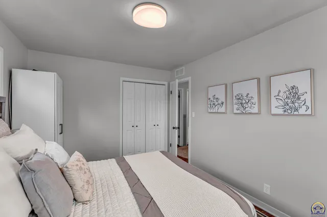 $479,900 | 7609 Russell Street, Prairie Village, KS 66208