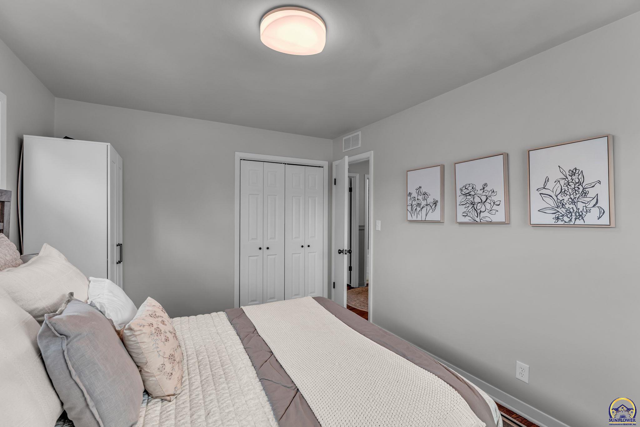 7609 Russell Street Prairie Village, KS 66208 - Photo 22 of 43