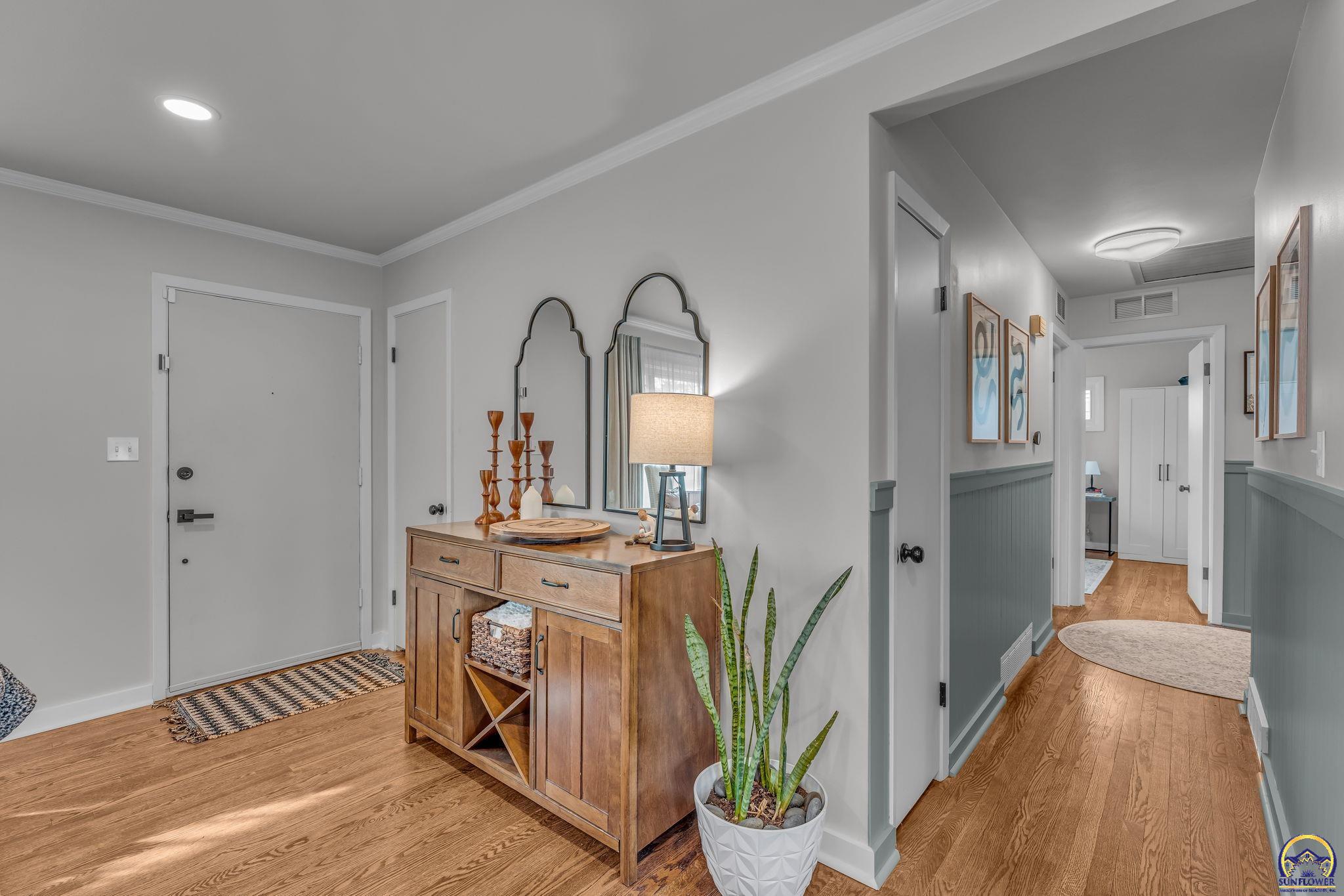 7609 Russell Street Prairie Village, KS 66208 - Photo 6 of 43