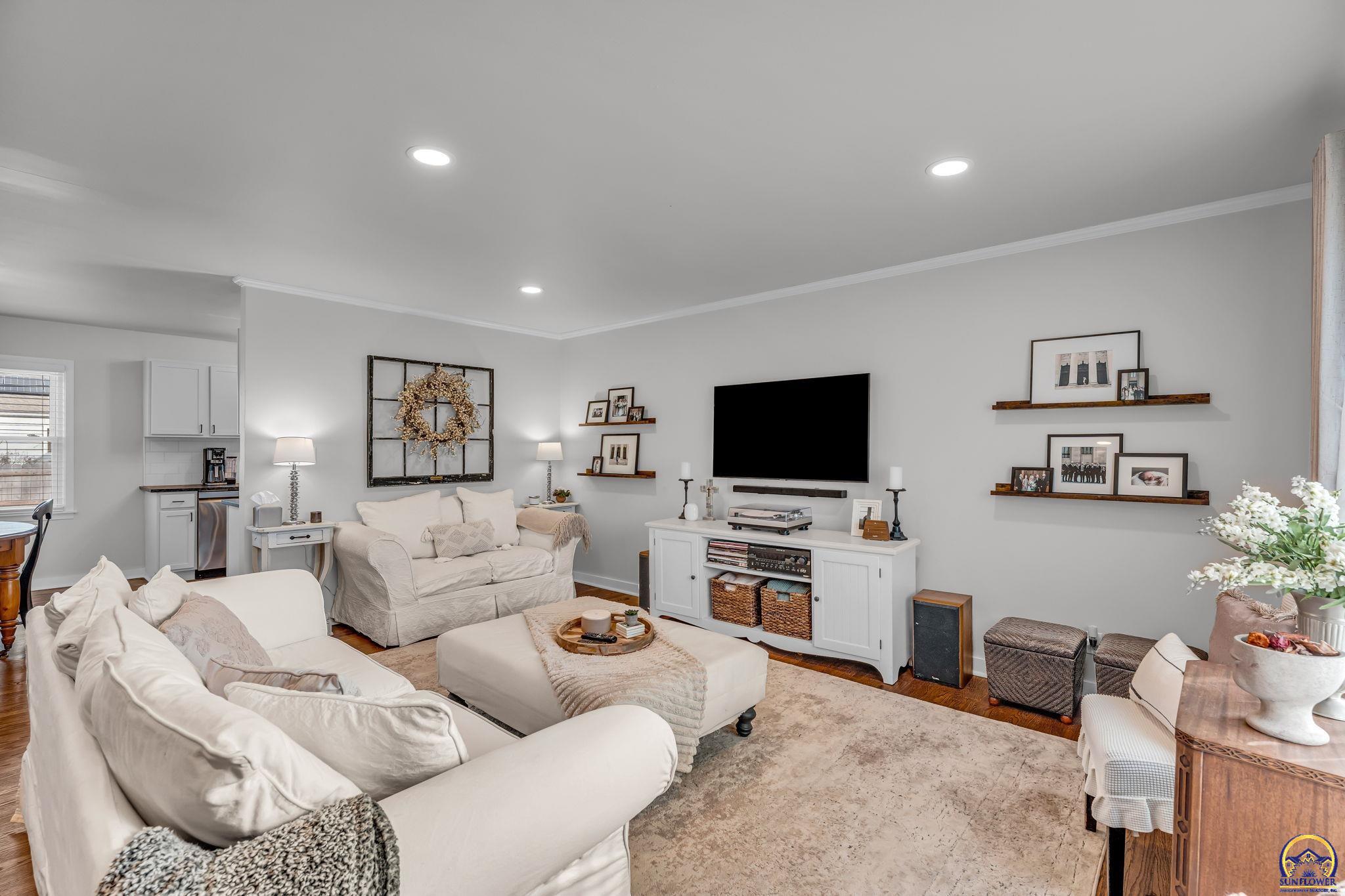 7609 Russell Street Prairie Village, KS 66208 - Photo 7 of 43