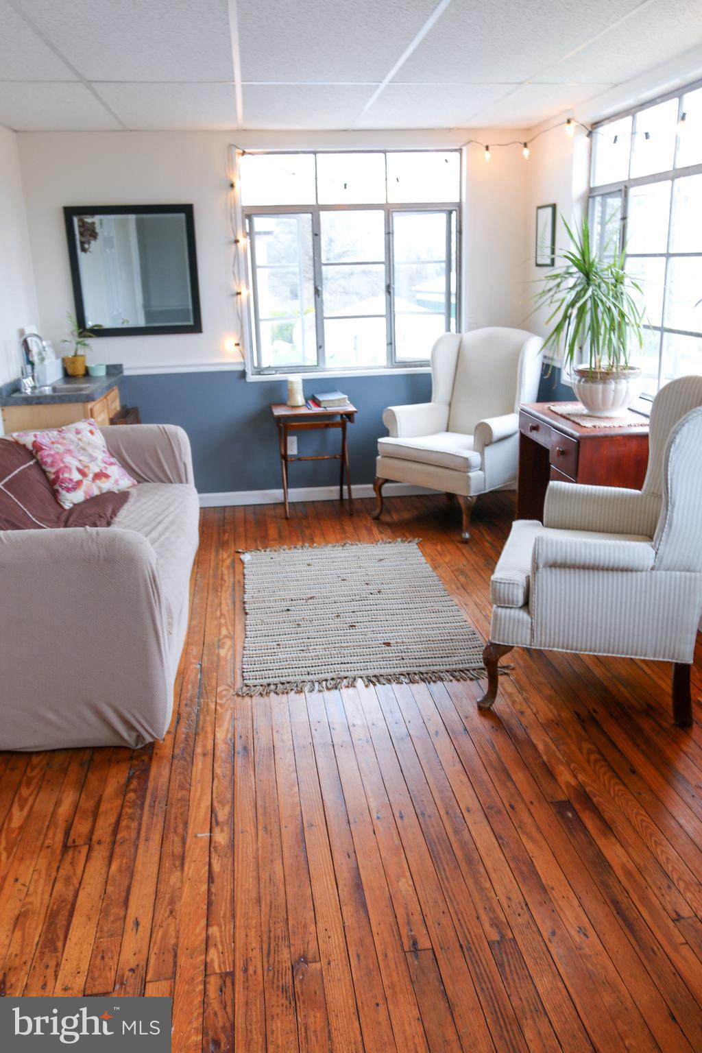 2627 Georgetown Road Baltimore, MD 21230 - Photo 10 of 26 Peaceful sunroom on upper 1 level