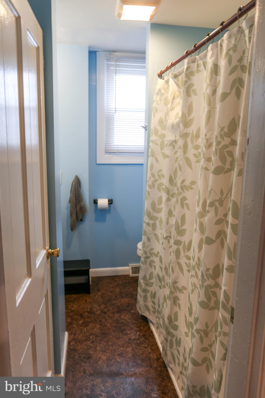 2627 Georgetown Road Baltimore, MD 21230 - Photo 6 of 26 Full bath on main level