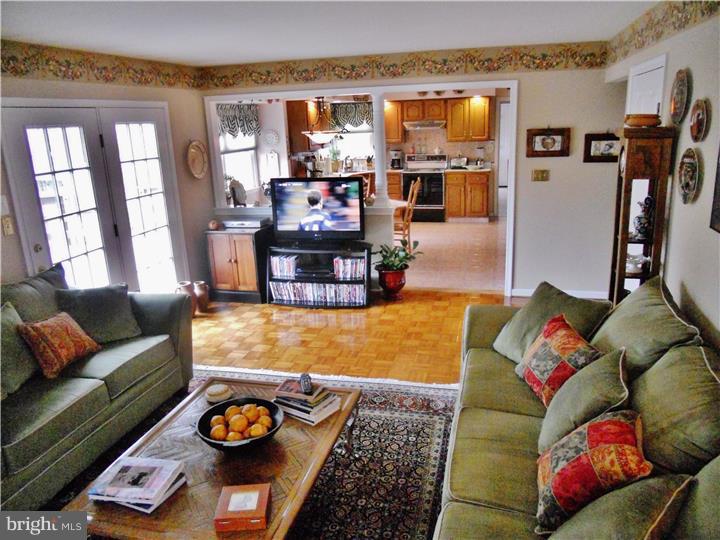 23 Ravine Road Trenton, NJ 08628 - Photo 14 of 24 Family Room