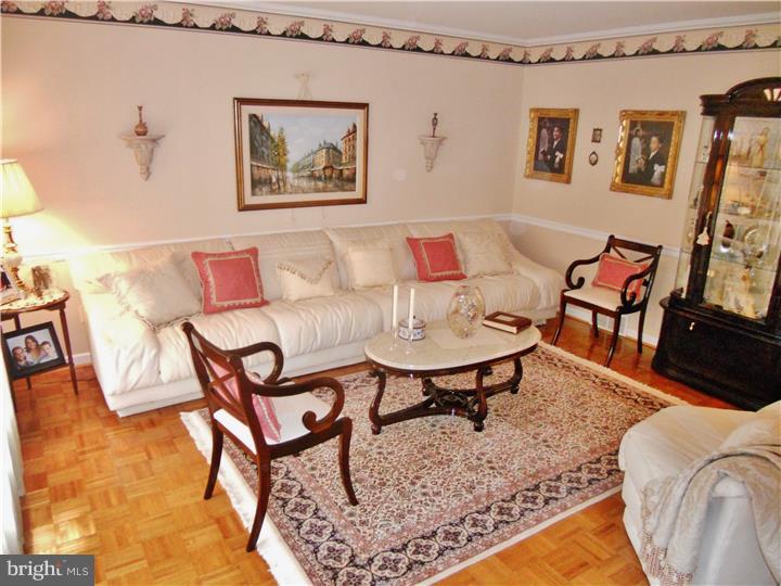 23 Ravine Road Trenton, NJ 08628 - Photo 4 of 24 Living Room