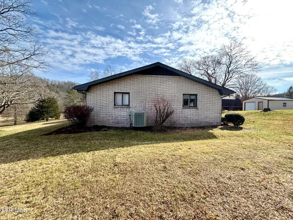 $374,000 | 12996 River Lane, Coeburn, VA 24230